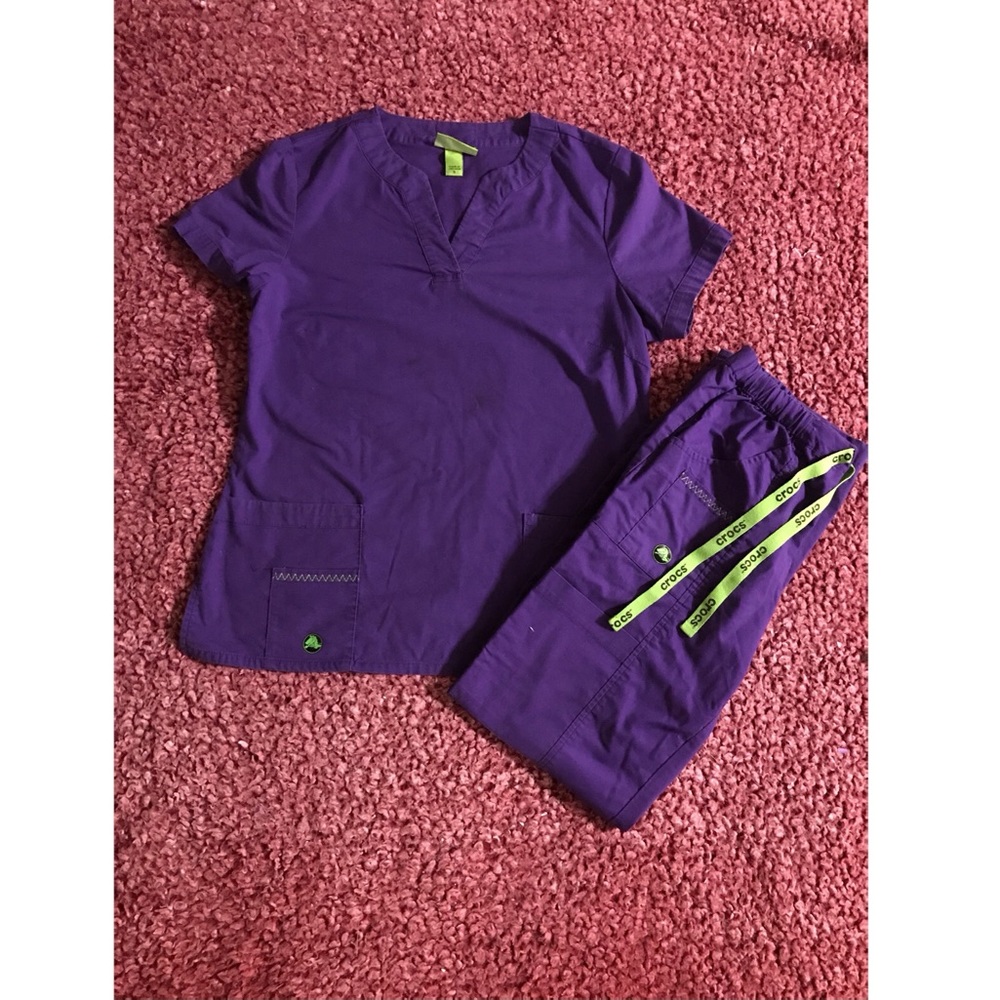CROCS Plum S/XSP Scrub Top and Pants Set